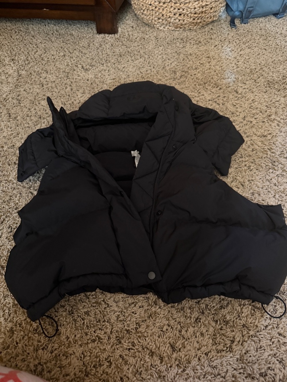 lululemon athletica Black cropped Puffer Vest